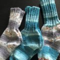 Kundbild DROPS Kid-Silk Uni Colour garn - 25g - Ljus gråblå (07): Raggsockan stickade av...