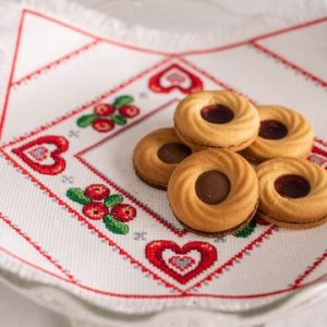 Broderikit - Ljuvliga bröddukar 2-pack Broderikit - Ljuvliga bröddukar 2-pack